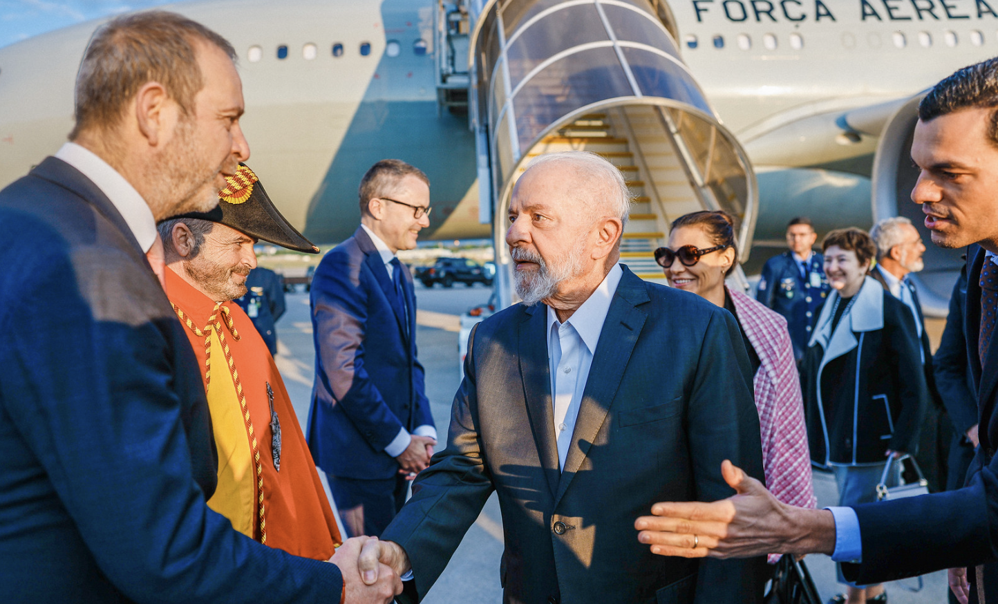 Presidente Luiz Inácio Lula da Silva durante chegada a Genebra, no Aeroporto Internacional da cidade suíça