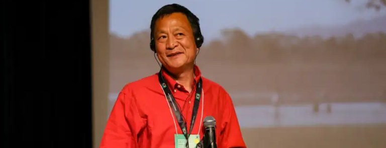 Arquiteto e paisagista da Universidade de Pequim, Kongjian Yu durante debate “Reconstrução de cidades e mudança climática: experiências internacionais e nacionais para o Rio Grande do Sul e o Brasil”