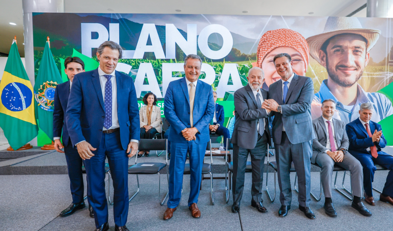 Presidente Lula e ministros no lançamento do Plano Safra 2024/2025