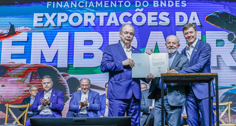 Cerimônia de anúncio de financiamento do BNDES às exportações da Embraer