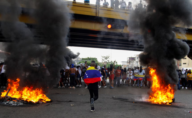 Protesto em Caracas após a vitória de Nicolás Maduro
