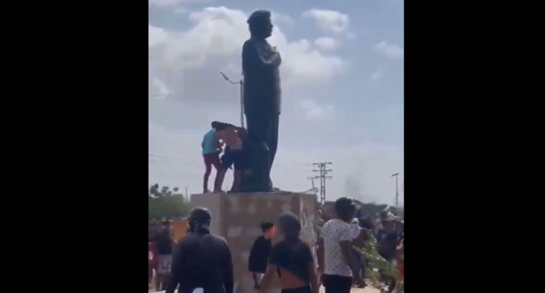 Estátua de Hugo Chávez