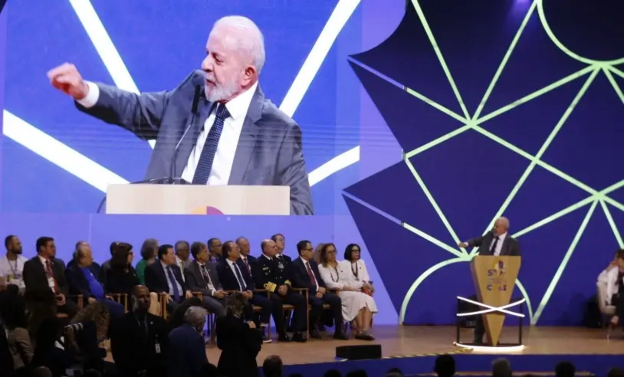 O presidente Lula durante a entrega do Plano Brasileiro de Inteligência Artificial (PBIA)