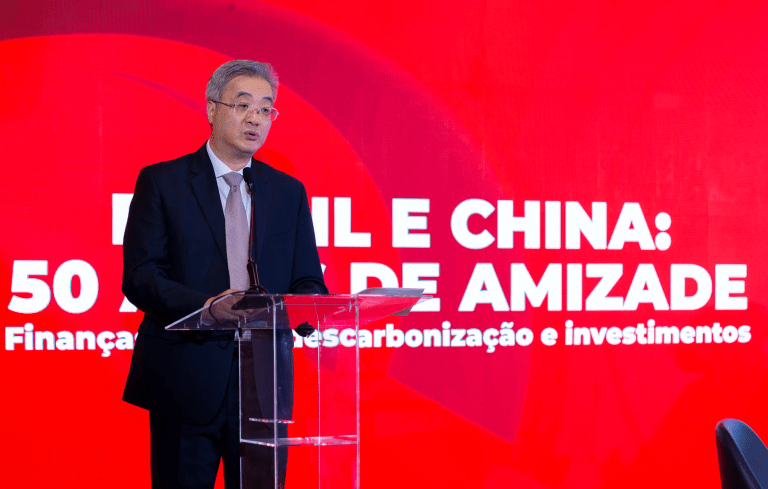 Embaixador chinês Zhu Qingqiao
