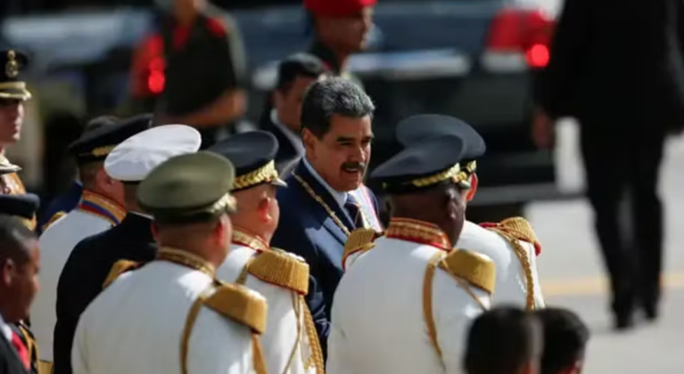 Nicolás Maduro e comando militar em evento em Caracas