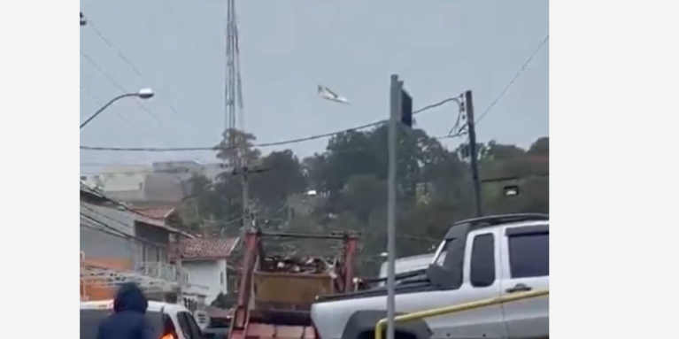 Avião cai em Vinhedo