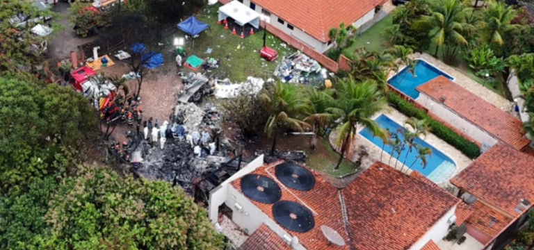 Destroços da aeronave que caiu em Vinhedo (SP)