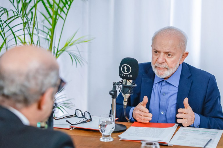 Lula em entrevista à Rádio T