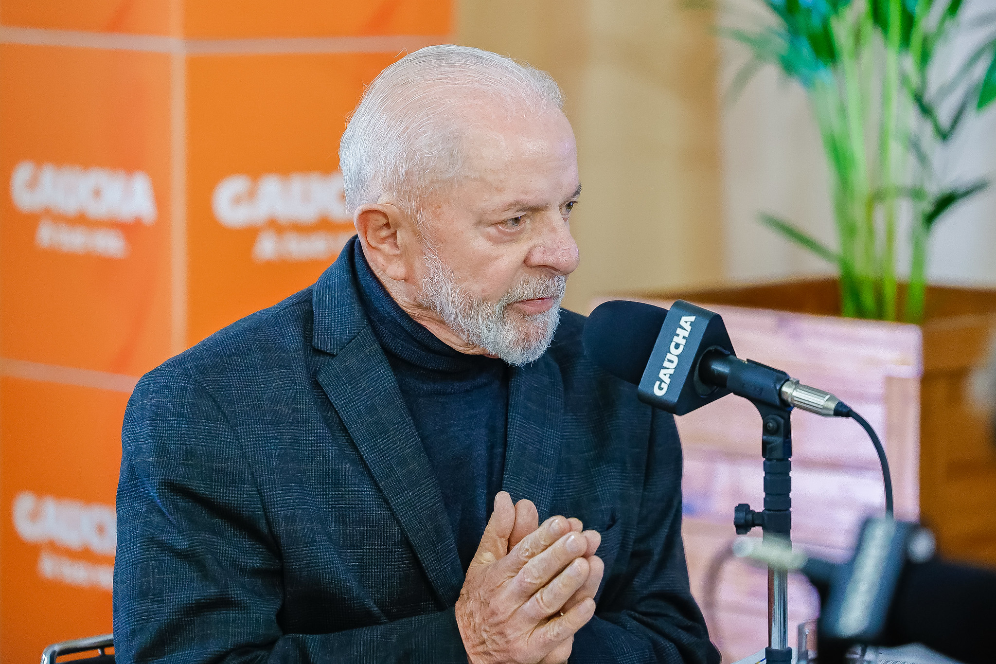 16.08.2024 - Presidente Luiz Inácio Lula da Silva durante entrevista à Rádio Gaúcha, em Porto Alegre - RS.