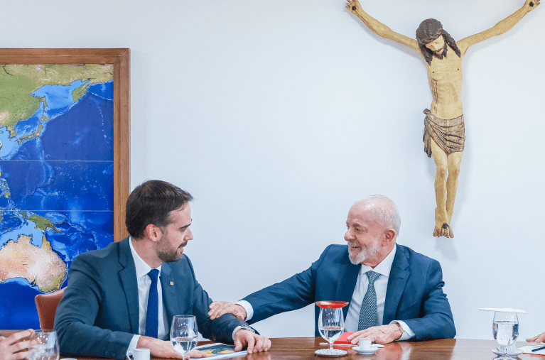 21.08.2024 - Governador do Rio Grande do Sul, Eduardo Leite e o presidente Luiz Inácio Lula da Silva, durante reunião no Palácio do Planalto, em Brasília - DF.