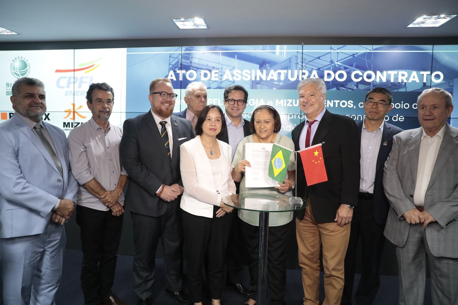 Cerimônia de assinatura do primeir contrato comercial de hidrogênio verde do Brasil