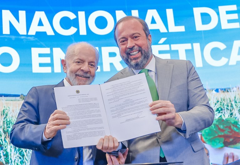 Lula e Alexandre Silveira anunciam política de transição energética