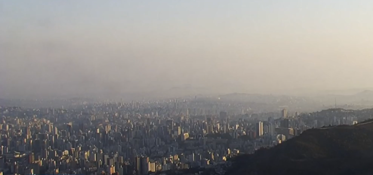Belo Horizonte sob fumaça