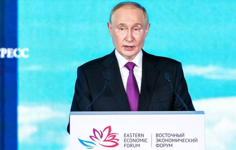 Vladimir Putin discursa no Fórum Econômico do Oriente