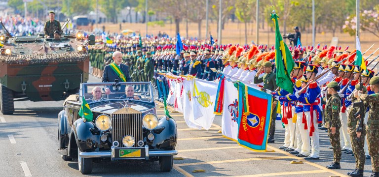Lula durante o desfile de 7 de setembro, em Brasília