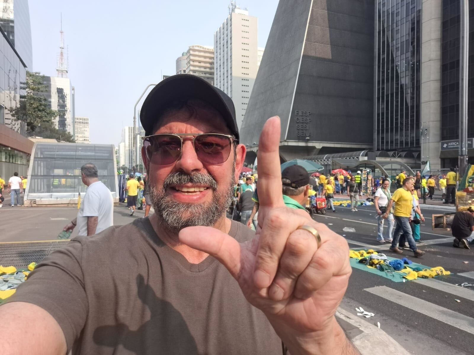 "Minifestação" arrebenta Bolsonaro e Marçal