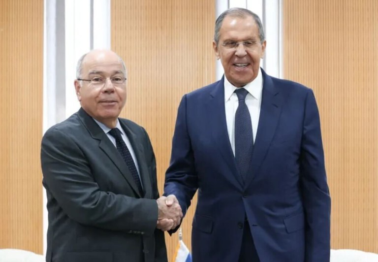 O chanceler brasileiro, Mauro Vieira, se reúne com o ministro das Relações Exteriores da Rússia, Serguei Lavrov, durante encontro na Arábia Saudita, em 9 de setembro de 2024