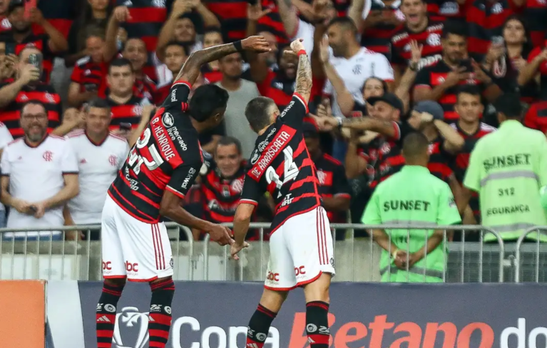 Jogadores do Flamengo comemoram
