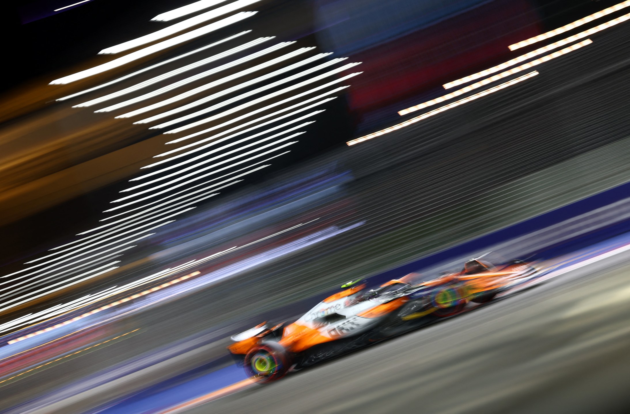 FOTO DE ARQUIVO: Fórmula 1 - Grande Prêmio de Cingapura - Circuito de Marina Bay Street, Cingapura - 21 de setembro de 2024 Lando Norris, da McLaren, durante a qualificação