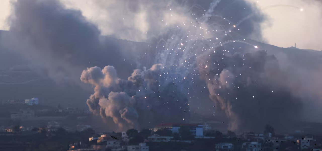 Fumaça sobe sobre o sul do Líbano após ataques israelenses