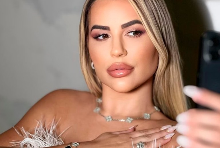 Deolane Bezerra