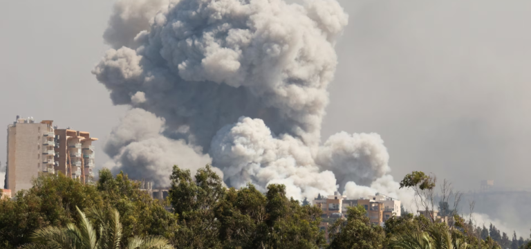Fumaça sobe sobre o sul do Líbano após ataques israelenses