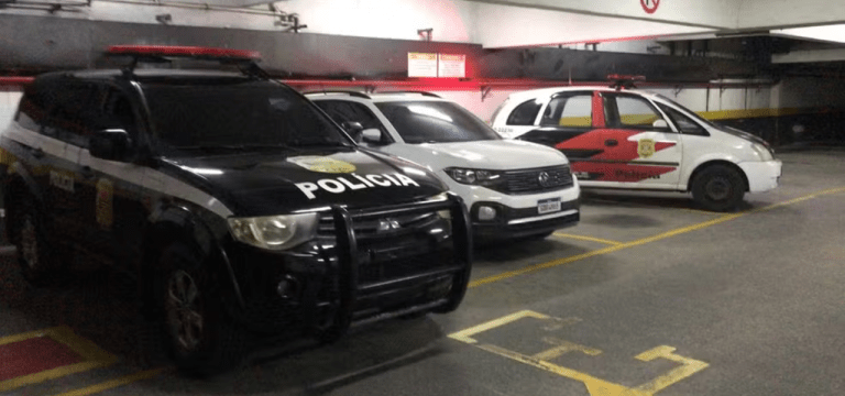 Carro da equipe de segurança da Presidência da República foi achado em estacionamento de mercado