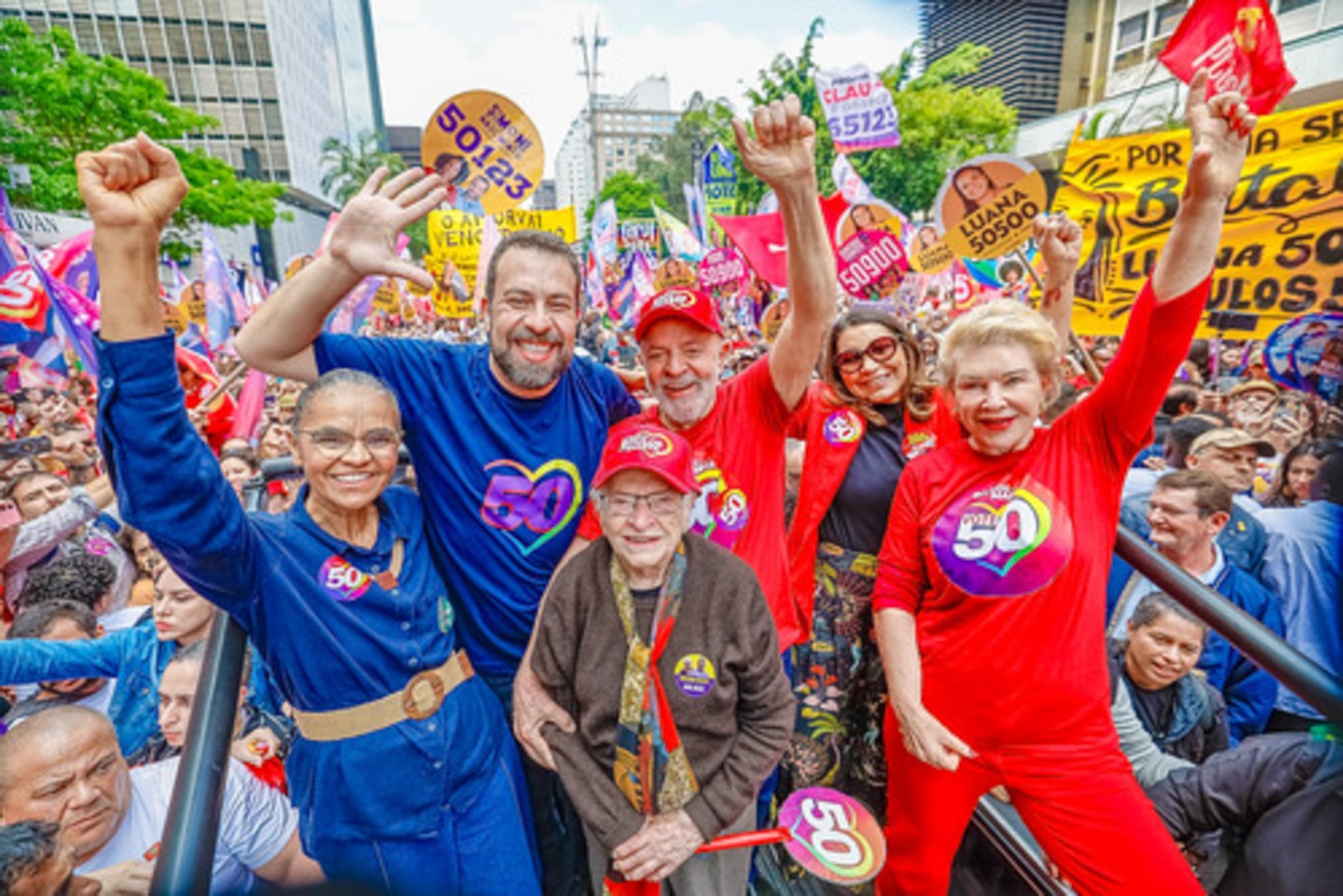 São Paulo, SP. 05.10.2024 - Presidente Luiz Inácio Lula da Silva durante caminhada com Guilherme Boulos na Avenida Paulista