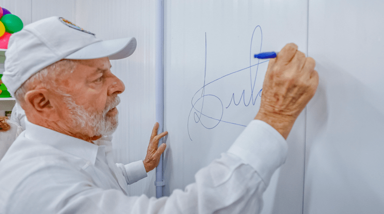11.10.2024 - Presidente Luiz Inácio Lula da Silva durante Cerimônia de entrega de unidades habitacionais do Minha Casa, Minha Vida no Residencial Cidade Jardim I Módulo IV, no Residencial Cidade Jardim – Conjunto José Walter. Fortaleza - CE.