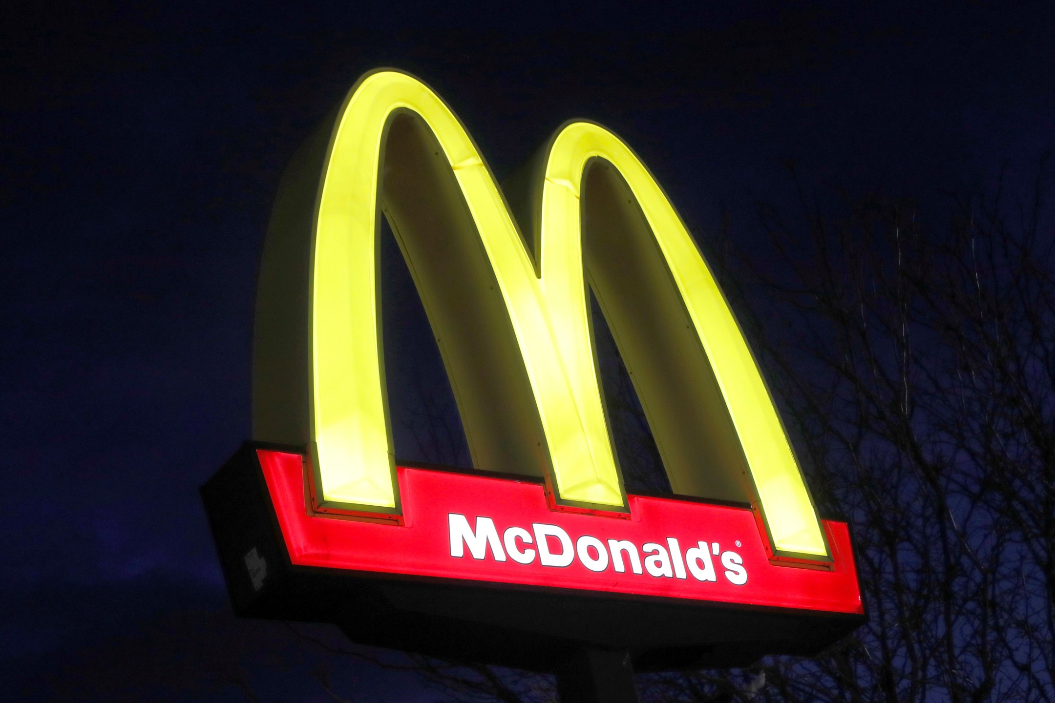 Logo do McDonald's no Queens, em Nova York
17/3/2020 REUTERS/Andrew Kelly/Arquivo