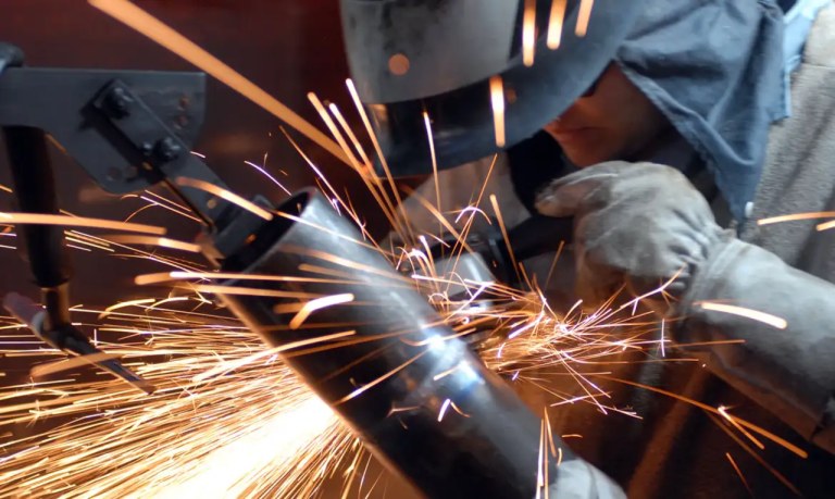 Quase 70% dos segmentos industriais cresceram entre janeiro e agosto de 2024