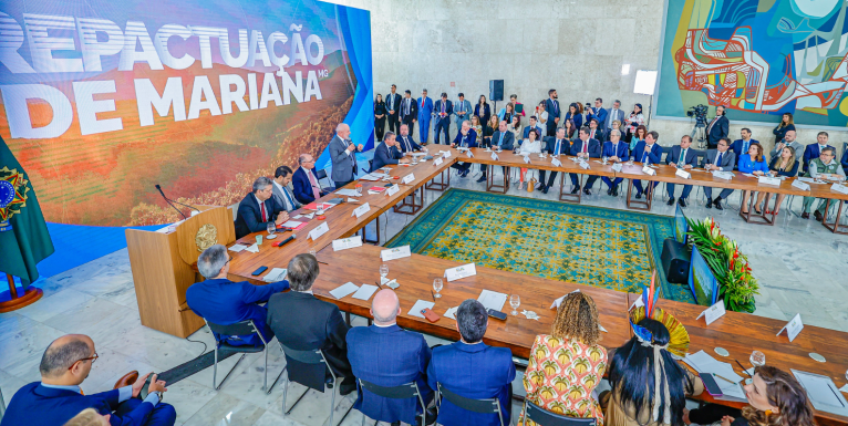 Lula na cerimônia de assinatura do novo acordo de Marina, 25/10/2024