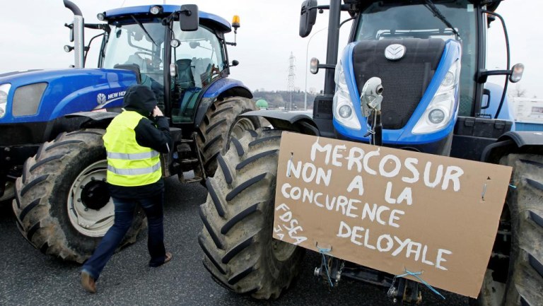 Agricultores franceses protestam contra o acordo entre o Mercosul e a União Europeia Reuters/Emmanuel Foudrot