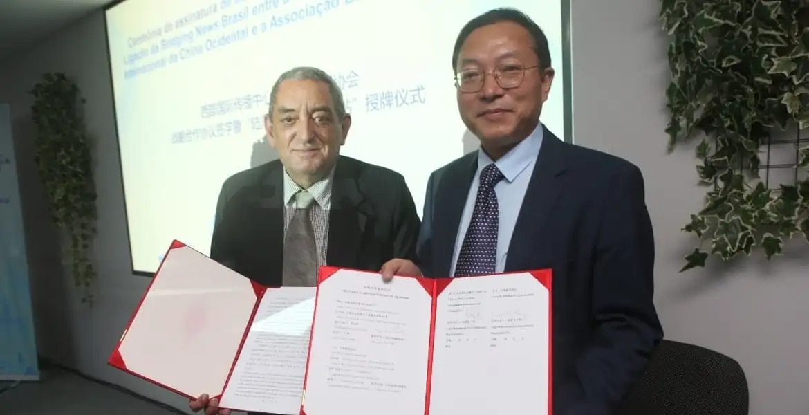 Moacyr de Oliveira Filho e Zhao Wujun