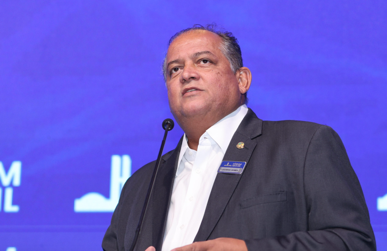 Senador Eduardo Gomes (PL-TO)