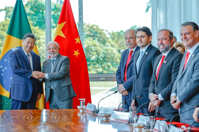 Presidente da República, Luiz Inácio Lula da Silva, durante reunião com o Presidente da República Popular da China, Xi Jinping, no Palácio da Alvorada. Brasília - DF. Foto: Ricardo Stuckert/PR