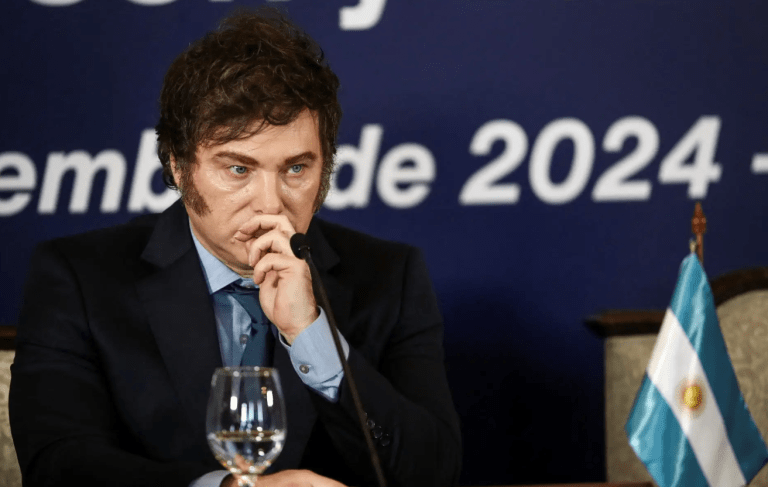 O presidente da Argentina, Javier Milei, participa da Cúpula do Mercosul em Montevidéu, Uruguai - 06/12/2024
