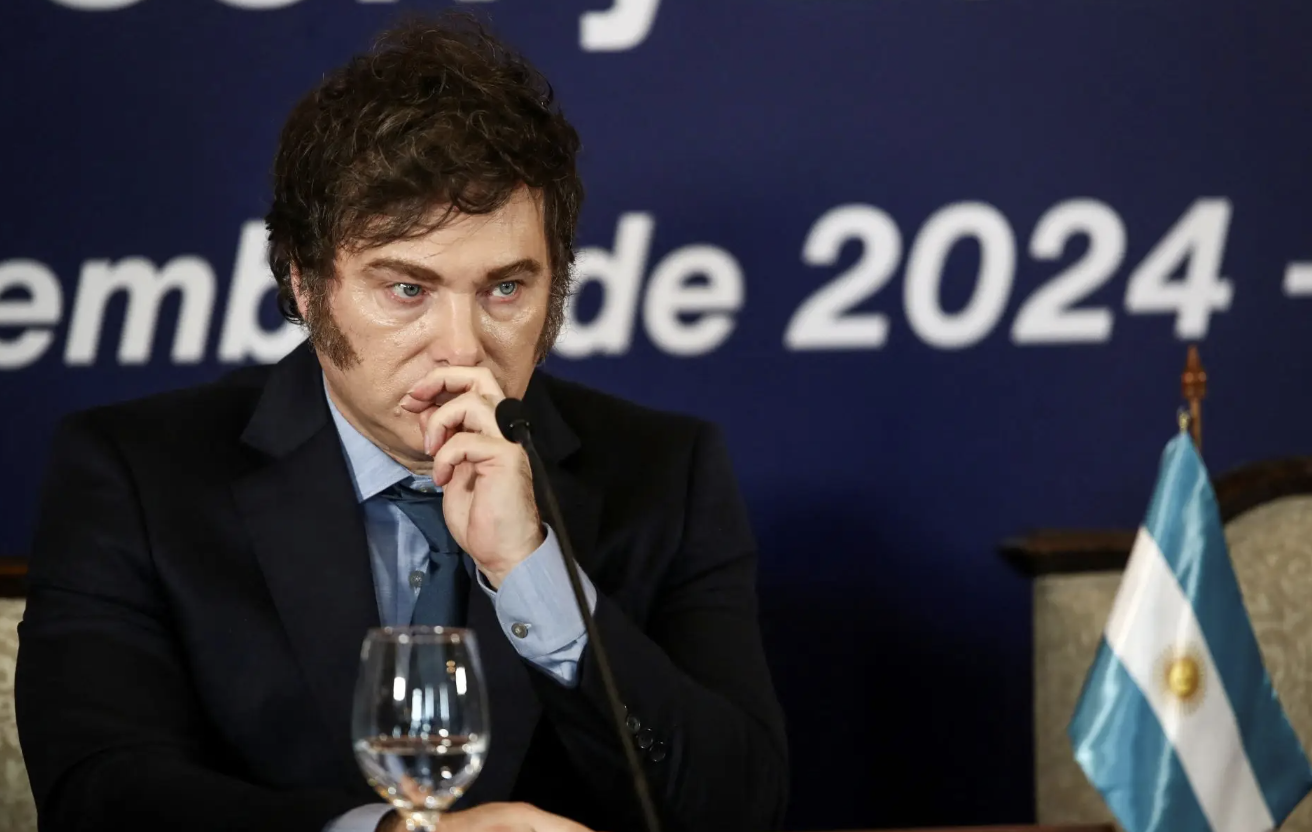 O presidente da Argentina, Javier Milei, participa da Cúpula do Mercosul em Montevidéu, Uruguai - 06/12/2024