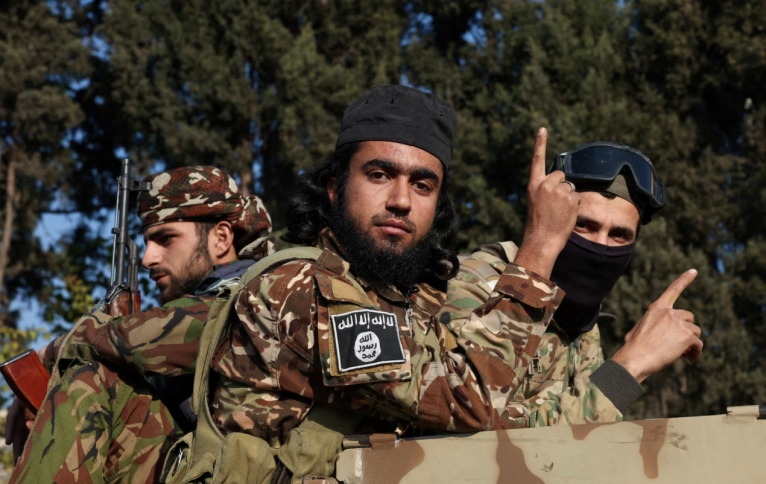Gesto dos combatentes terroristas, depois que eles tomaram a capital e depuseram o presidente Bashar al-Assad, em Damasco, na Síria.
