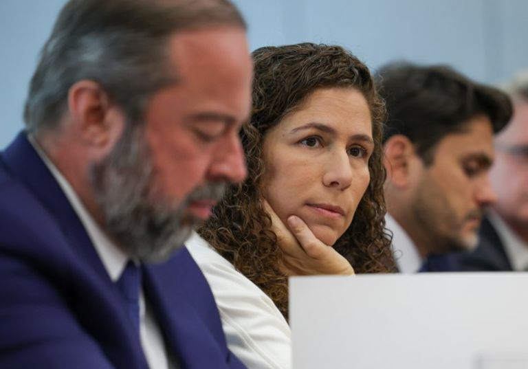 Esther Dweck, entre Juscelino Filho e Alexandre Silveira