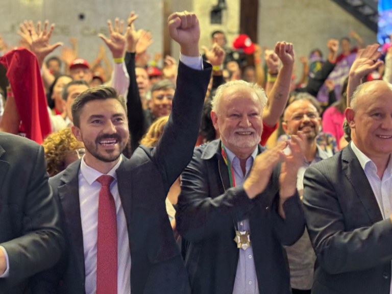 João Pedro Stedile recebe maior honraria da Assembleia Legislativa gaúcha