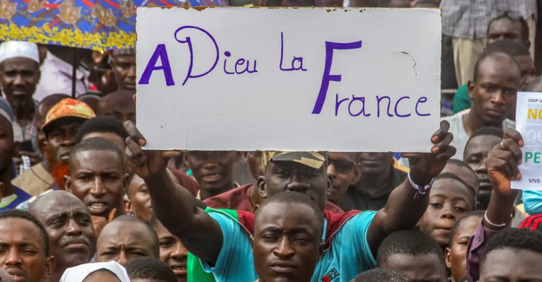 Protesto contra presença militar francesa no Níger