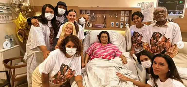 Preta Gil e família no hospital