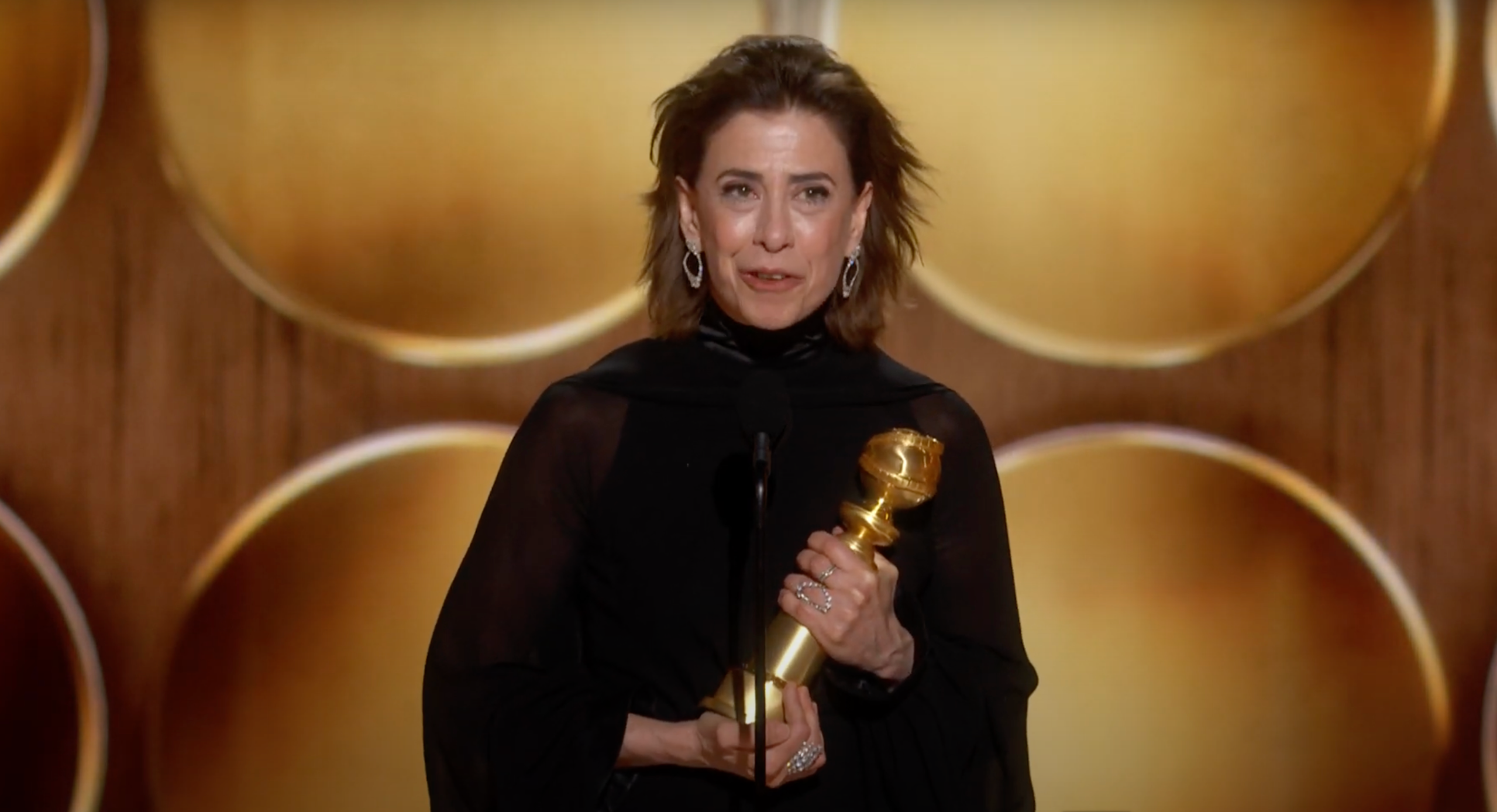 Fernanda Torres vence prêmio de melhor atriz no Globo de Ouro 2025