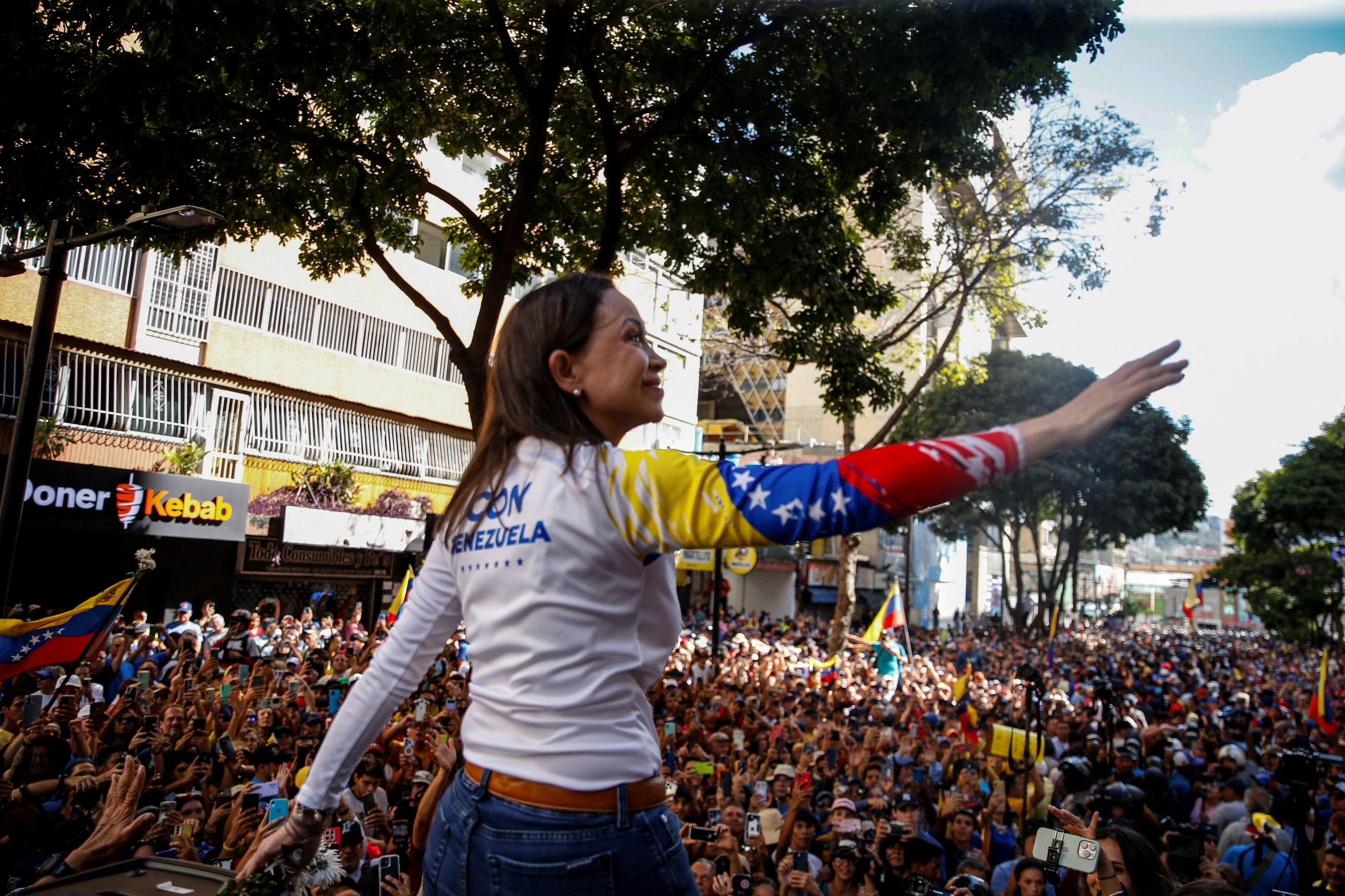 Maria Corina Machado discursa durante protesto em Caracas - 09/01/2025
