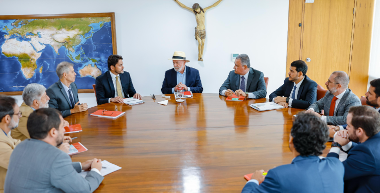 Lula, ministros e autoridades em reunião - 10/01/2025