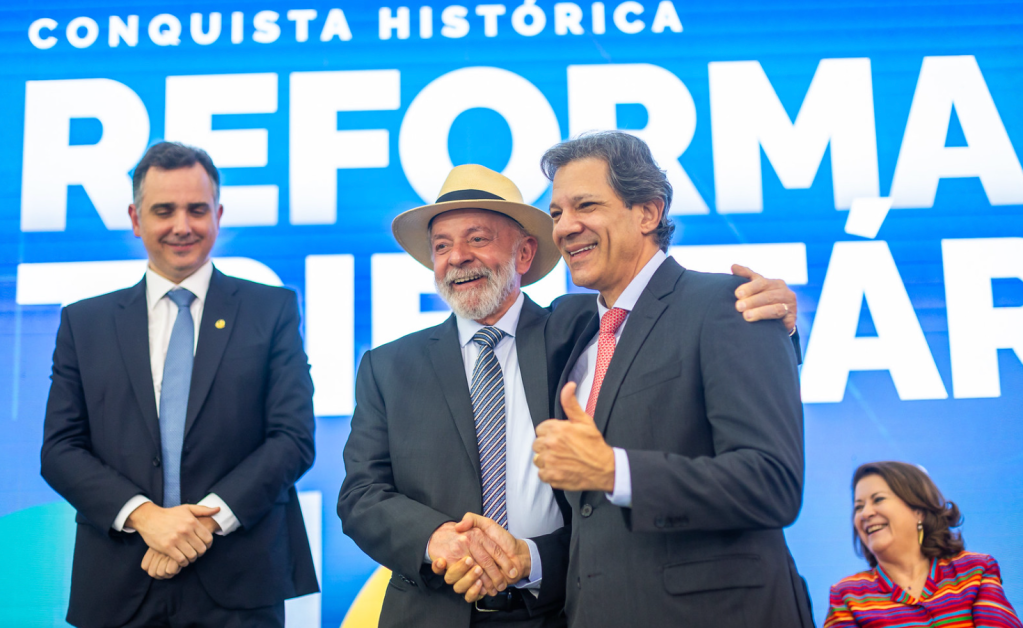 Com isenção e redução de imposto de renda para até R$ 7 mil, Lula rompe tabu histórico