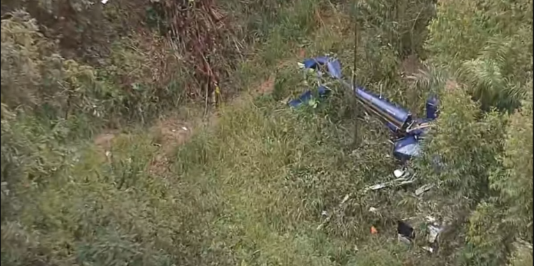 Corpo é encontrado entre os destroços de helicóptero que caiu em Caieiras