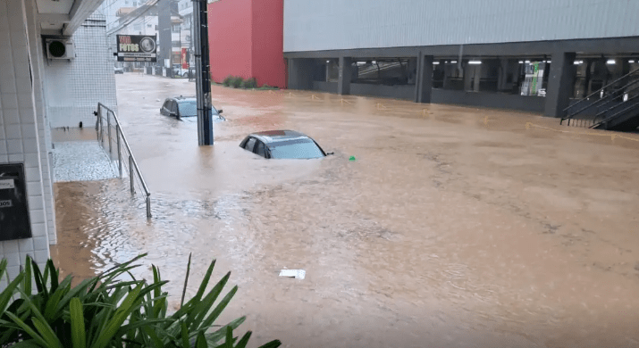 Chuva diminui em Santa Catarina, mas chegada de frente fria preocupa
