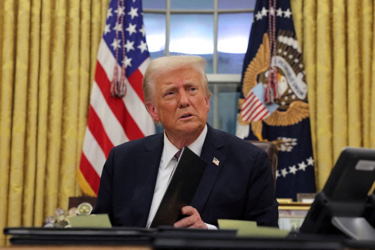 Presidente dos EUA, Donald Trump, no Salão Oval da Casa Branca
20/01/2025